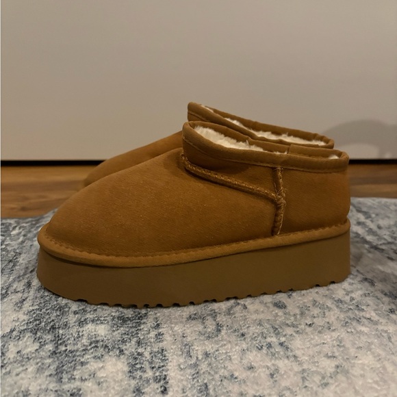 Brown Mini Platform UGGS - Picture 3 of 5